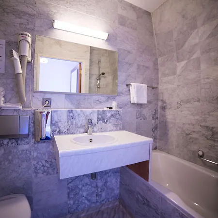 Fletcher Hotel-restaurant De Korenbeurs 호텔