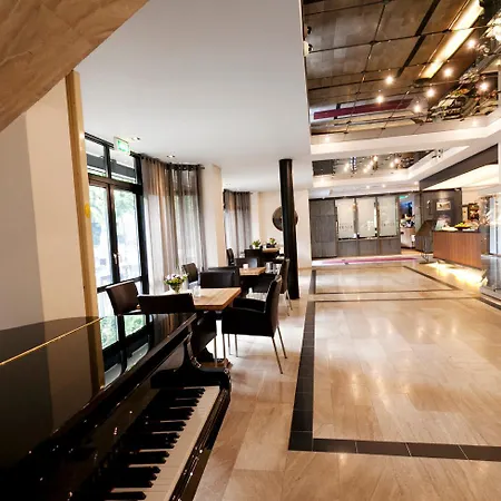 Fletcher Hotel-restaurant De Korenbeurs 4* ميد