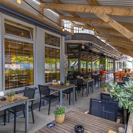 Отель Fletcher Hotel-restaurant De Korenbeurs