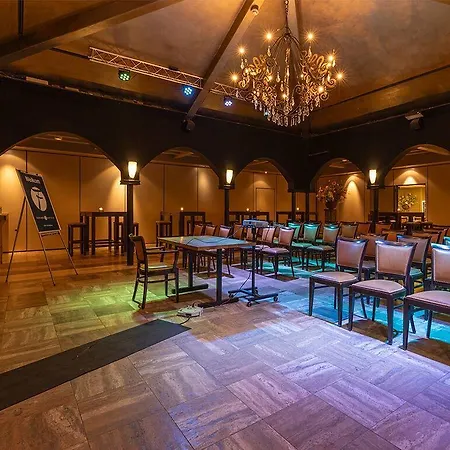 Отель Fletcher Hotel-restaurant De Korenbeurs